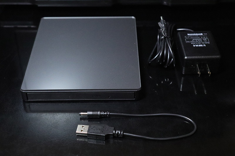 DVDミレル DVRP-W8AI2の電源アダプターとモバイルバッテリー接続用の専用ケーブル